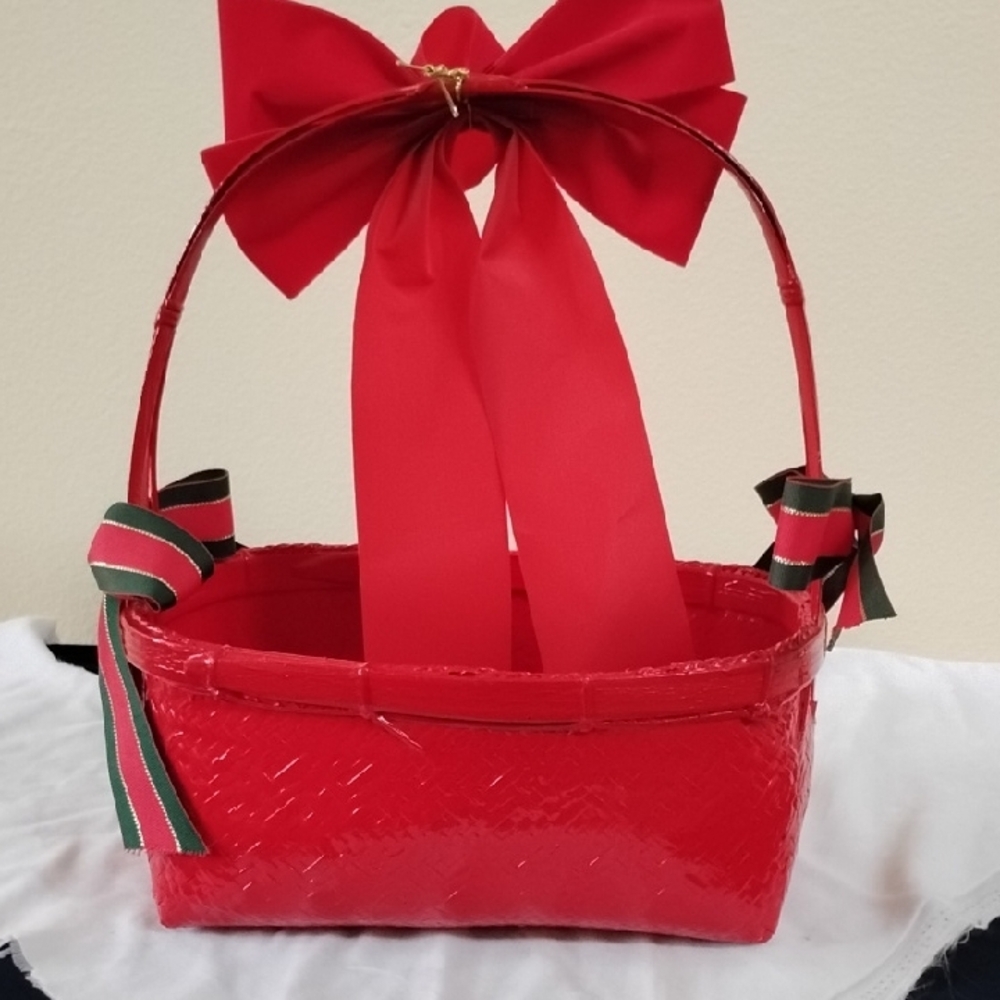 D- NWOT Elegant Red Woven Basket - Picture 5 of 9